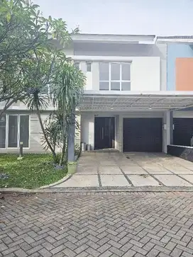 Rumah Cantik 2lt di Jakarta Garden City