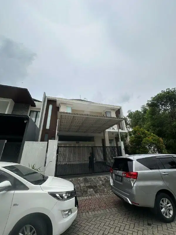 RUMAH BUKIT GOLF CITRALAND STRATEGIS, CARPORT, GARASI