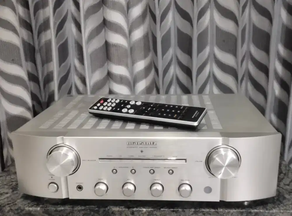 Marantz PM-7004 Integrated Amplifier (made in Japan)