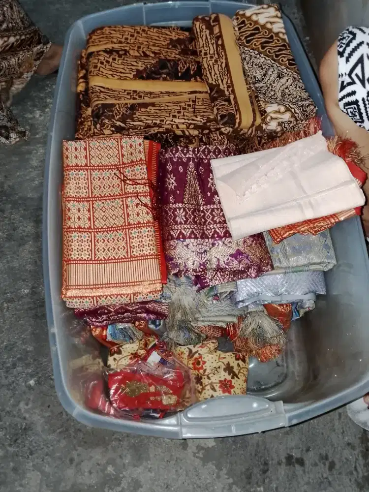 Kaen songket perlengkapan salon per pcs