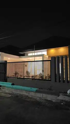 Rumah Bangunan 2,5 Lantai Ngagel Jaya Tengah