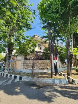 Strategis Ramai dekat Madam Chang Rumah Usaha di Raya Darmo Permai 1
