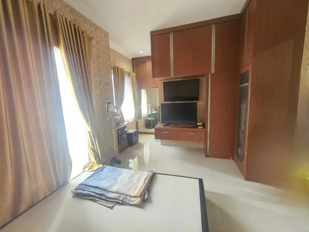 Dijual rumah 2 lantai di royal residen pulogebang jakarta timur