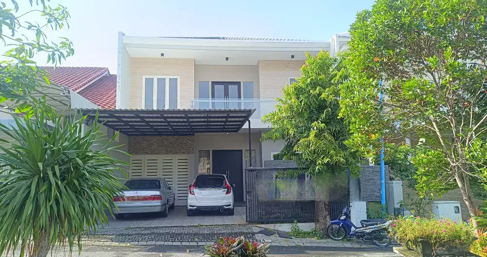 Rumah minimalis terawat di Citraland row double way dekat gwalk