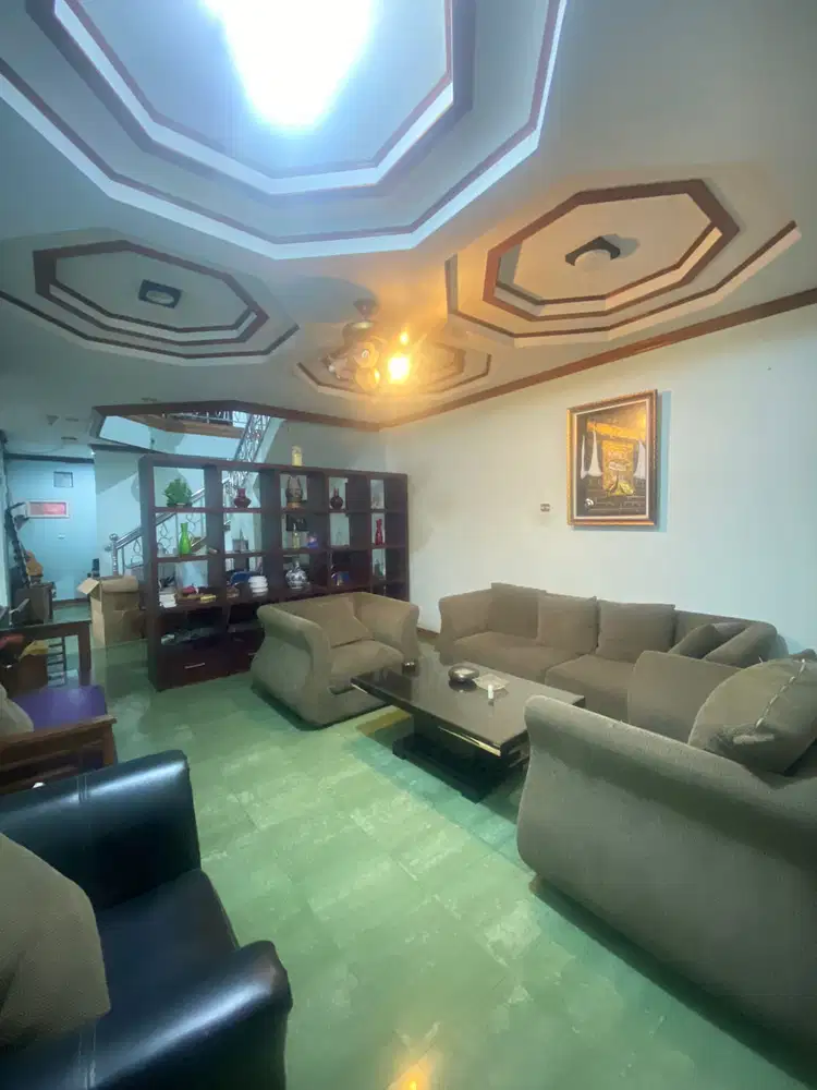 RUMAH DI JAKARTA PUSAT JL.GUNUNG SAHARI HADAP SELATAN