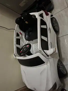 Mainan mobil aki