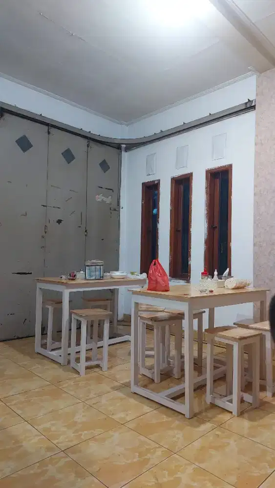 Dibutuhkan karyawan untuk warung makan