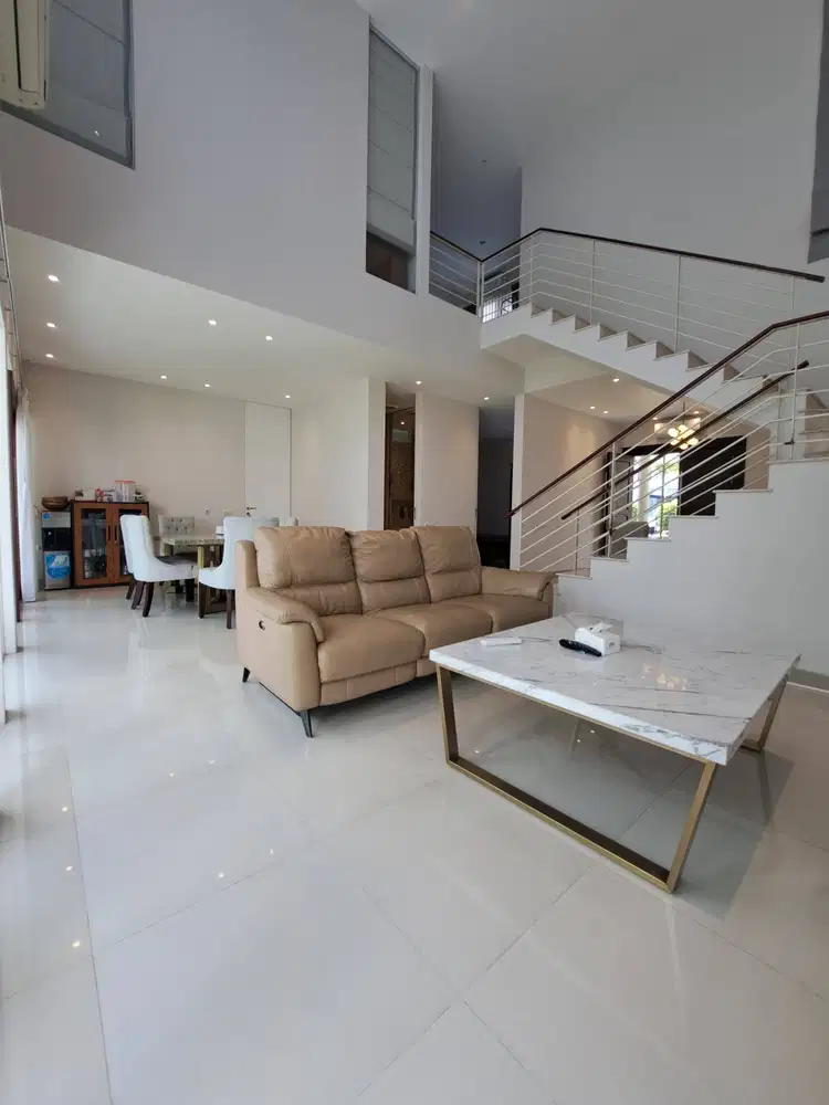 Rumah Bagus, Mewah dan Siap Huni, 2 Lantai, Royal Residence, SBY