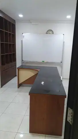 Disewakan Ruko  Lokasi strategis Di Mayjen Sungkono