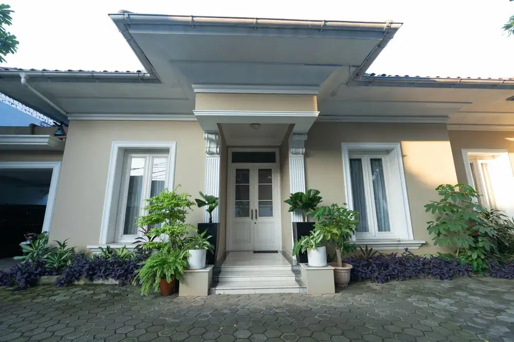 Dijual Rumah Mewah Luas 1 Lantai di Kemang Dalam – Ada Kolam Renang