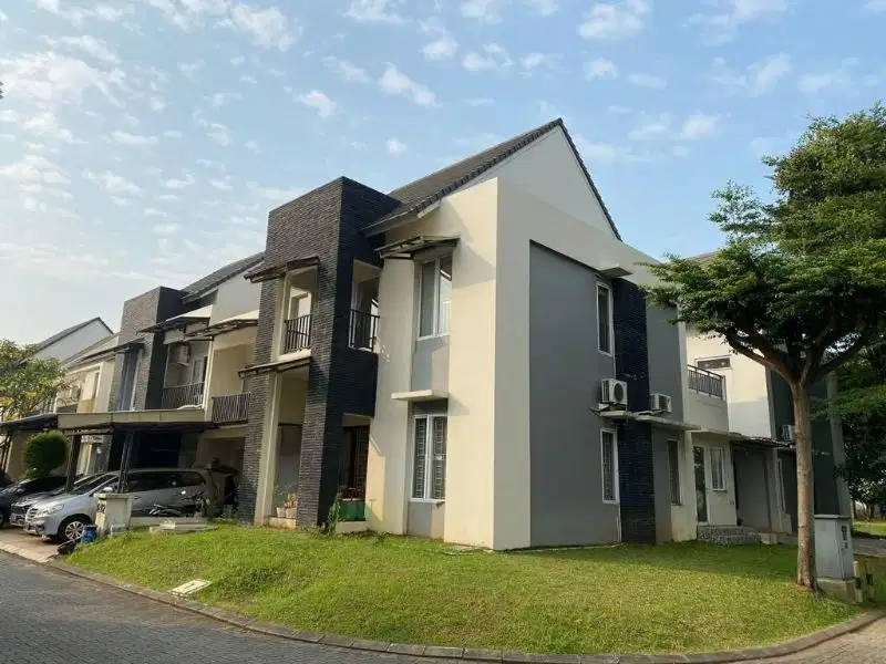 JUAL RUMAH HOEK DEKAT TOL ADA CLUBHOUSE BESAR LT 237M² 3M NEGO