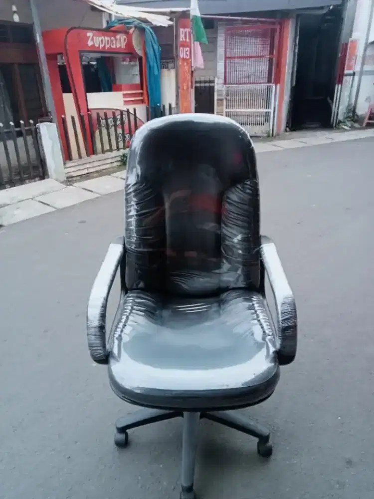 Kursi direksi original