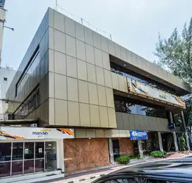 Dijual Cepat Gedung Komersil Lokasi Strategis Greenville