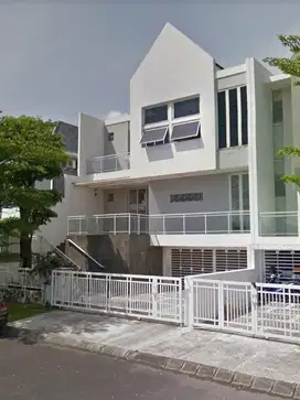 Rumah Royal Residence di Surabaya The Best Lake View