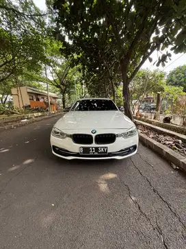 BMW 320i 2016 Bensin