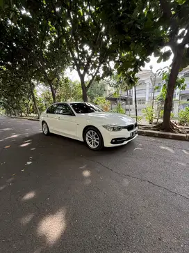 BMW 320i 2016 Bensin