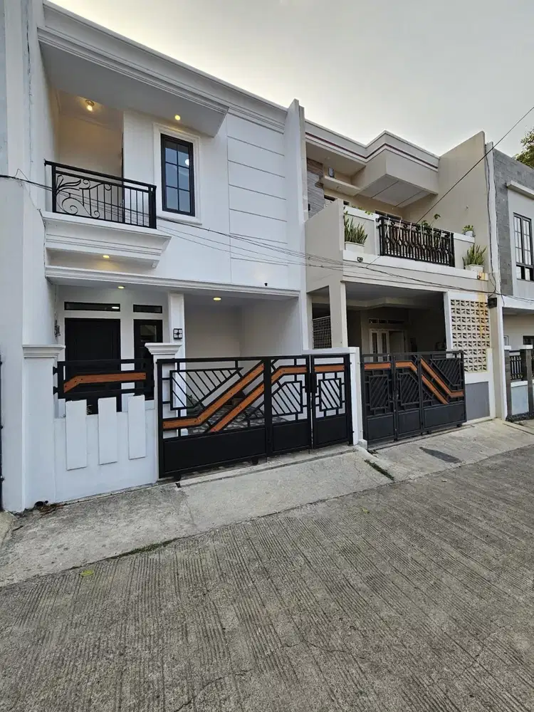 Rumah baru siap huni dalam perumahan di Mampang, Depok