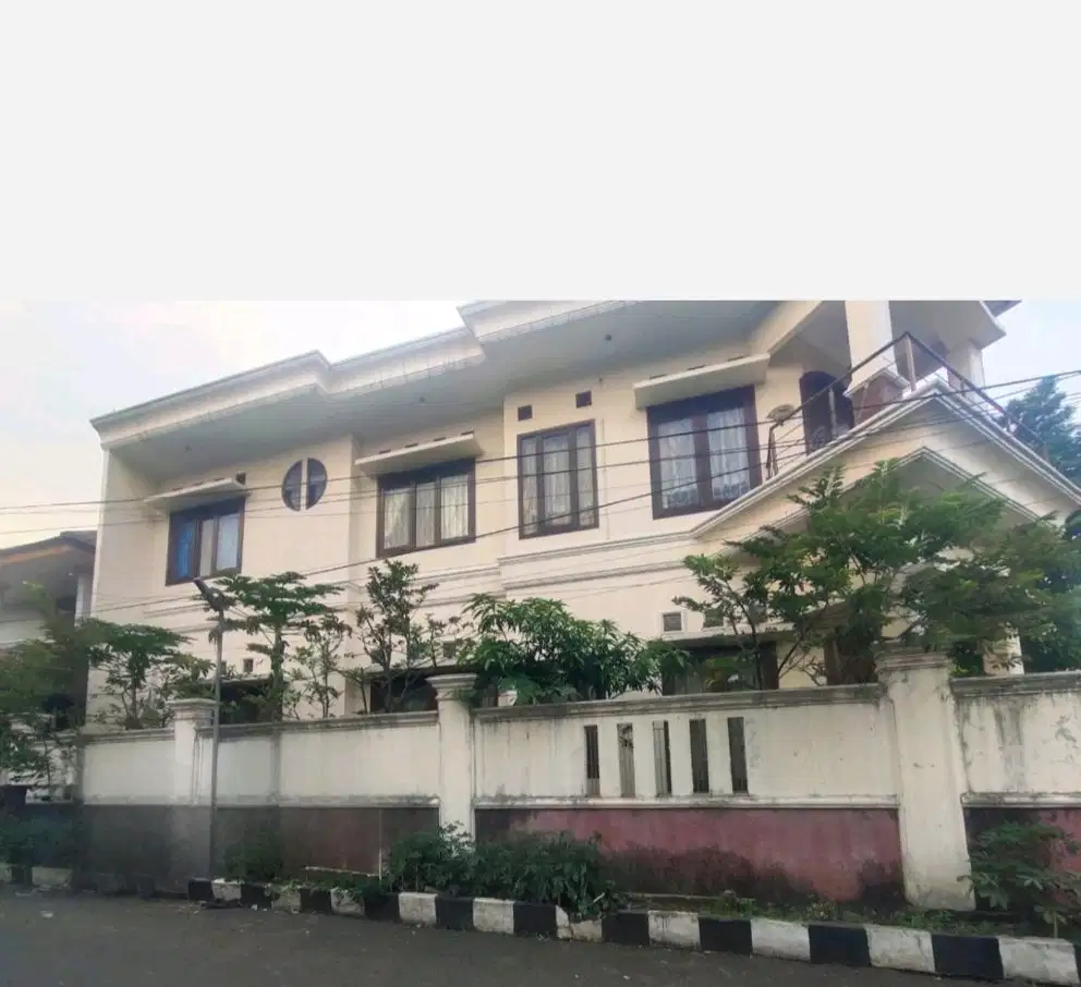 Disewakan rumh besar di taman buaran jakarta timur