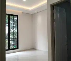 Lokasi Premium di Jalan Boulevard Rumah Citraland Mewah Split Level