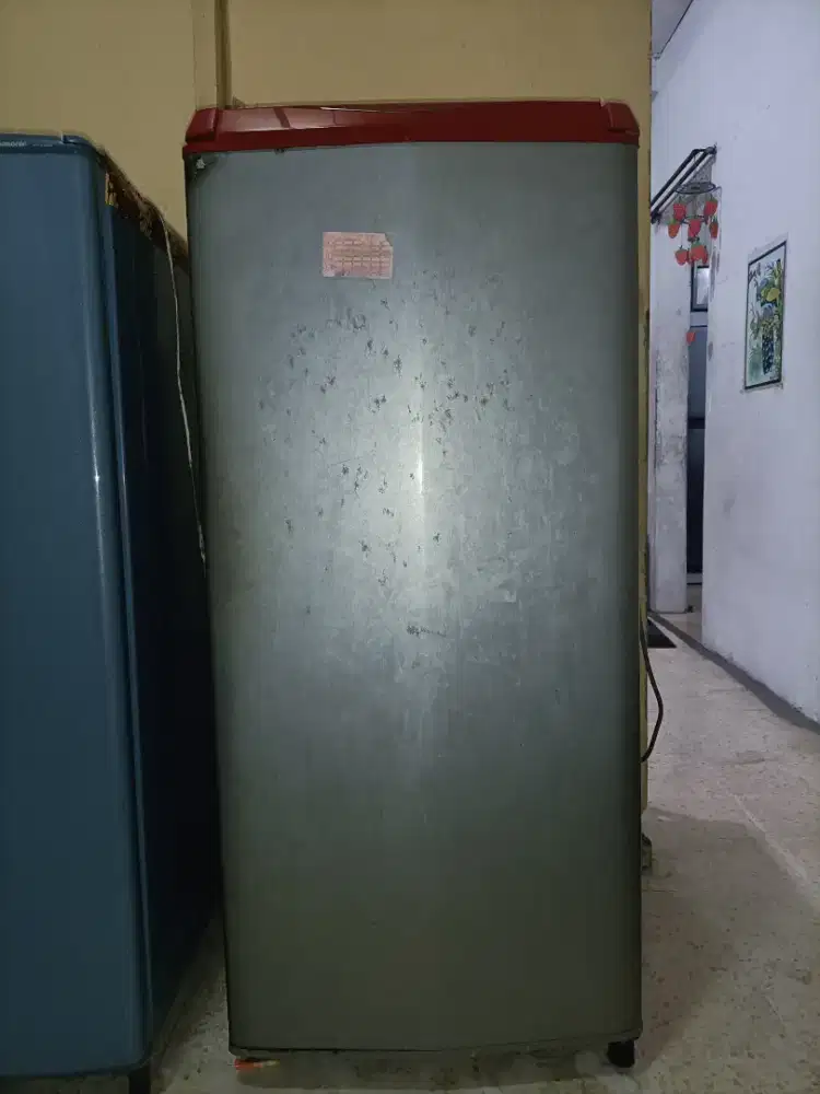 DIJUAL CEPAT KULKAS 1 PINTU