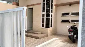 Rumah Darmo Permai Utara, Surabaya Ciamik Strategis