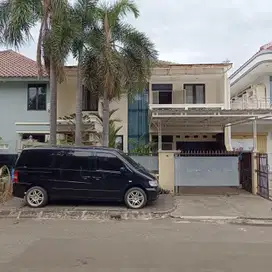 Rumah 3 Lantai Furnished Siap Huni di Taman Modern, Cakung