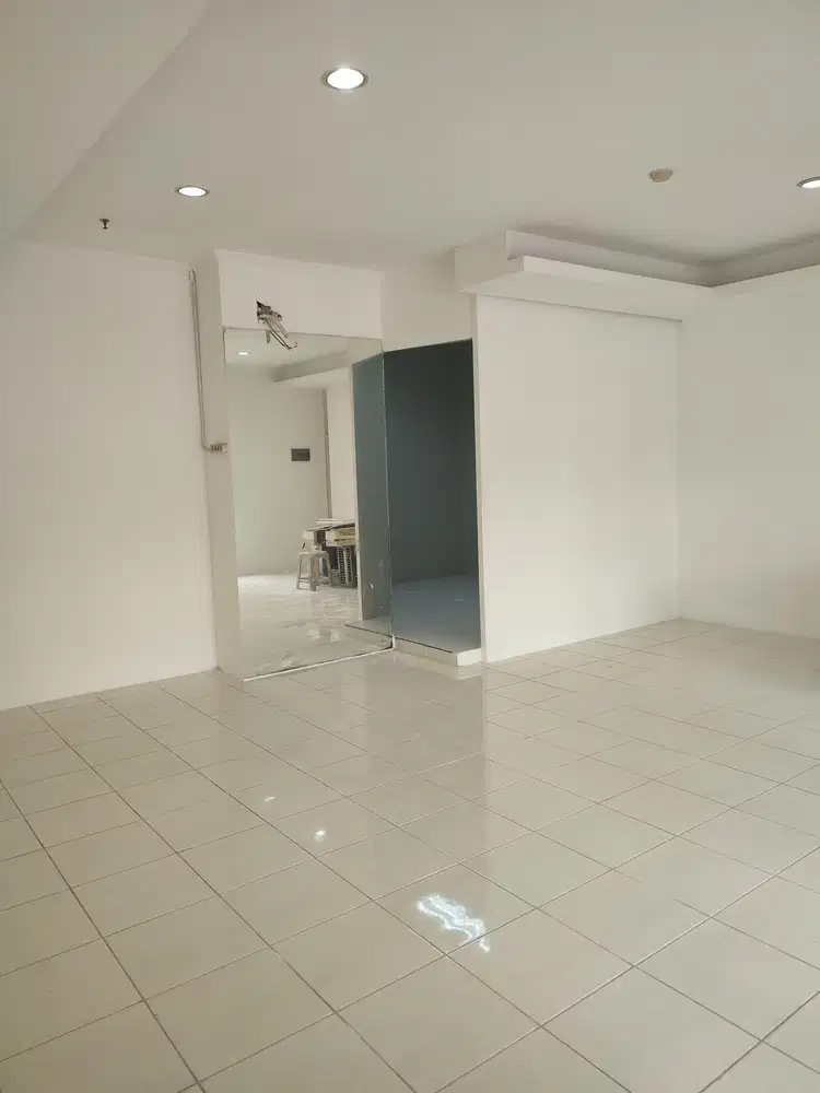 Disewakan Unit Shophouse bagus di Apartemen Mediterania garden 2