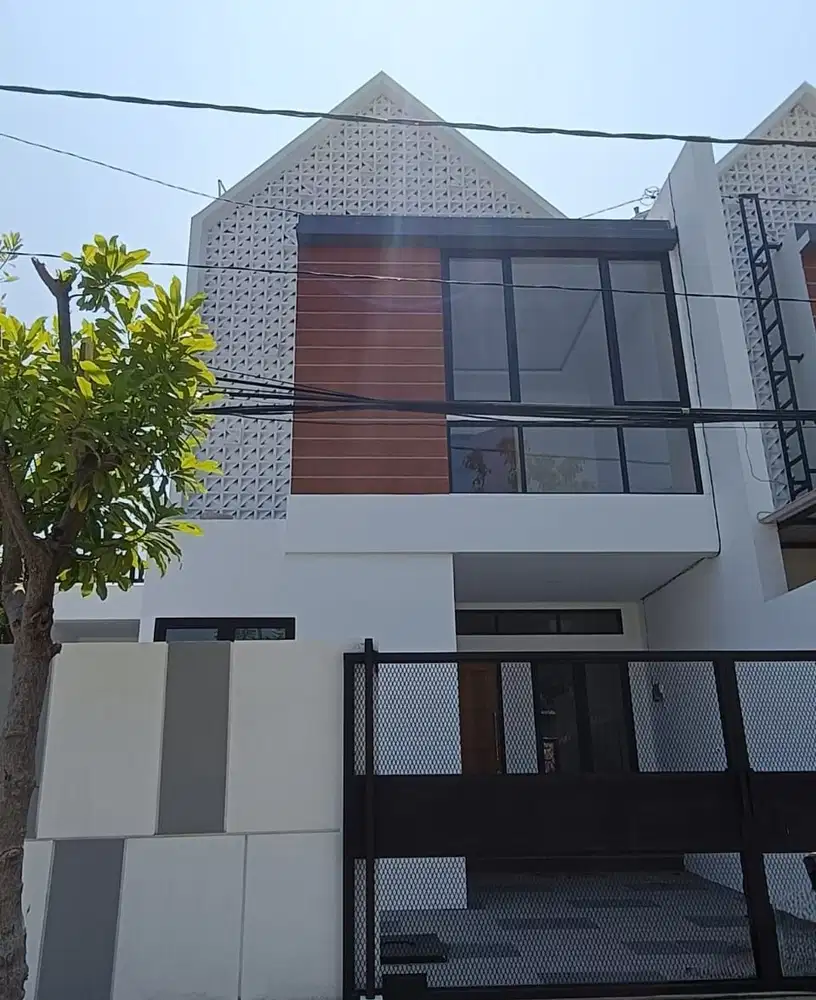 Rumah New Gress 2 Lantai Modern Minimalis Di Gading Pantai Surabaya