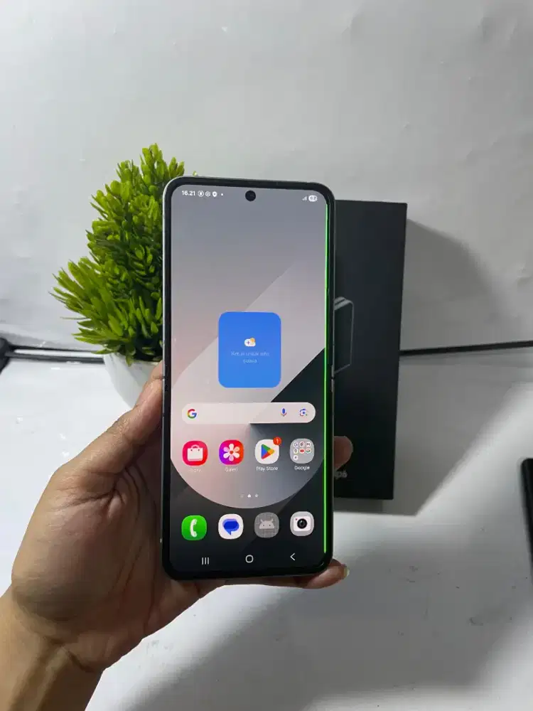 SAMSUNG Z FLIP 6  RAM 12/512GB ORIGINAL SEIN NORMAL 

TAMPILAN MEWAH
