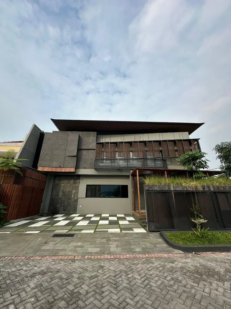 RUMAH MANYAR KERTOADI NEW LUXURY HOUSE, ROW JALAN 5 MOBIL