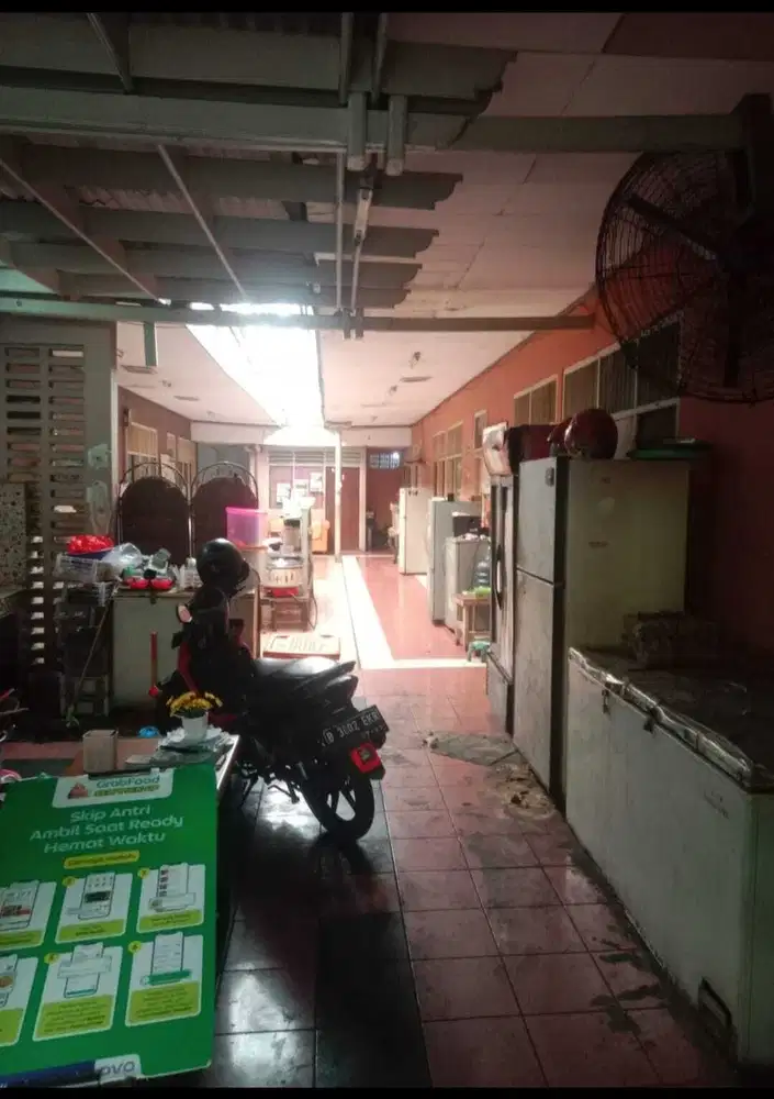 Rumah tua sangat cocok untuk Kost2-an banyak permintaan dekat UI Depok