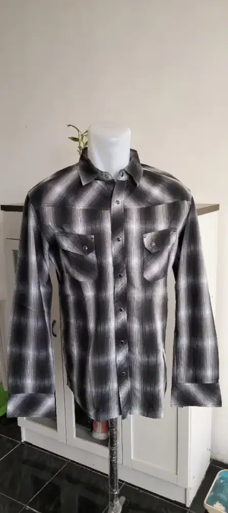 Kemeja Gilovans preloved