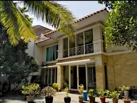 Rumah Modern Siap Huni Jalan Utama Gate Besar Pakuwon Indah Surabaya