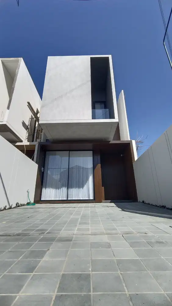 Dijual Rumah Full Furnish 2 Lantai New Gress Di Mojoarum Surabaya