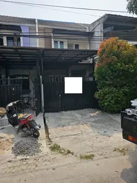 Dijual Rumah Bagus di Taman Royal 1 Cipondoh, Tangerang