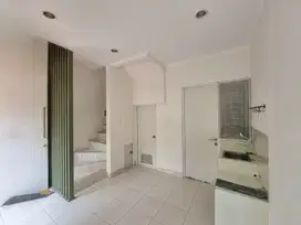 Rumah 2 Lantai Amarillo Village Gading Serpong Semi Furnished
