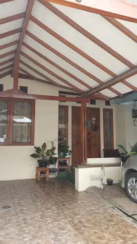 Dijual Cepat Rumah 2 Lantai Rapih di Taman Harapan Baru, Bekasi