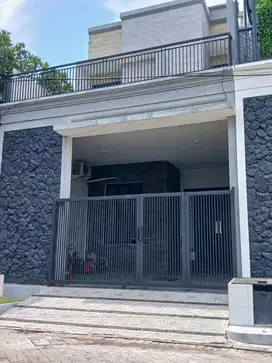 Rumah Semi Furnish di Jemur Andayani Surabaya, Modern Minimalis