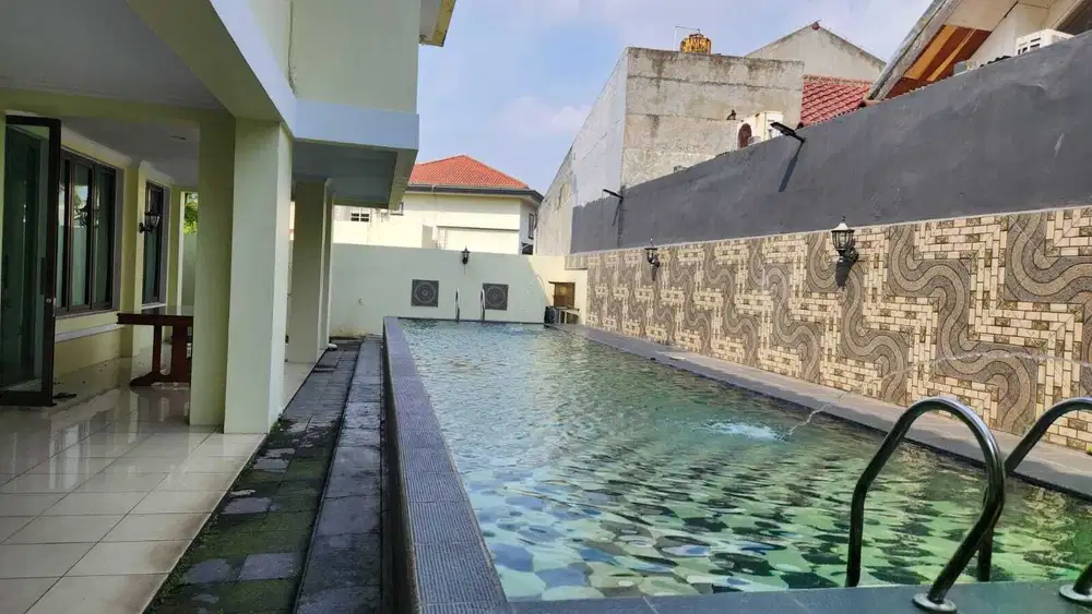 RUMAH KLASIK MODERN LOKASI ASRI PRIVATE LIPPO VILLAGE KARAWACI NYAMAN