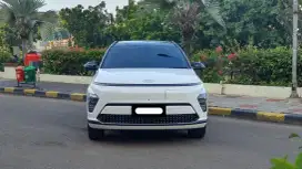 Km5rb hyundai kona ev signature extended two tone 2024 putih listrik