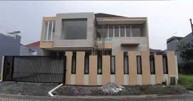 Rumah 2 Lantai Bagus SHM di Citraland Area Golf Siap Huni