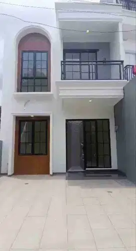 Dijual Rumah Baru Mewah 2 Lantai Strategis Bebas Banjir (TH) Jakarta Selatan