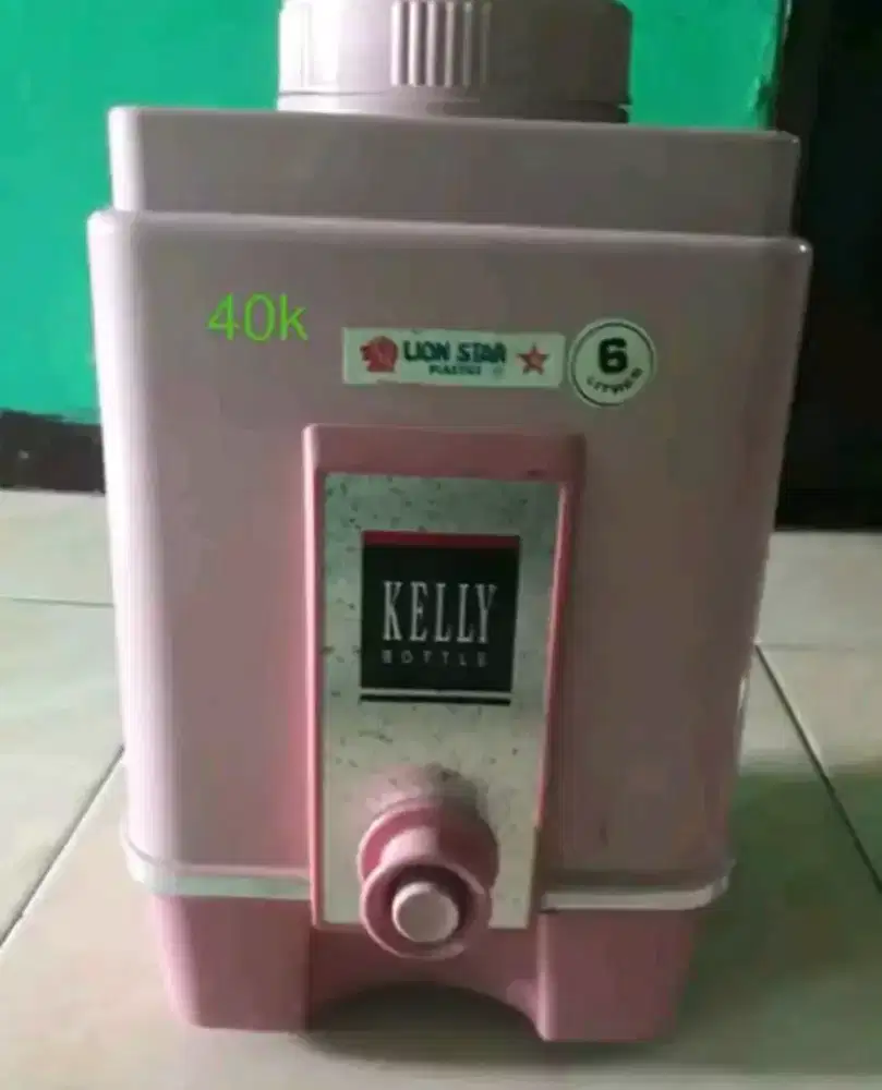 Dijual peralatan minum dan sepatu