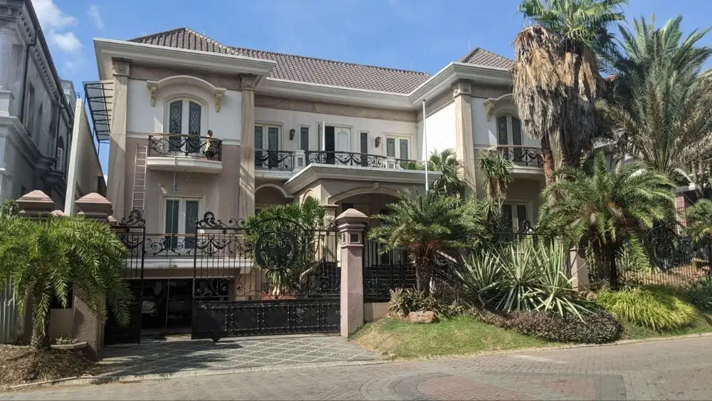 RUMAH MEWAH GRAHA FAMILY, GOLF VIEW, ADA KOLAM RENANG