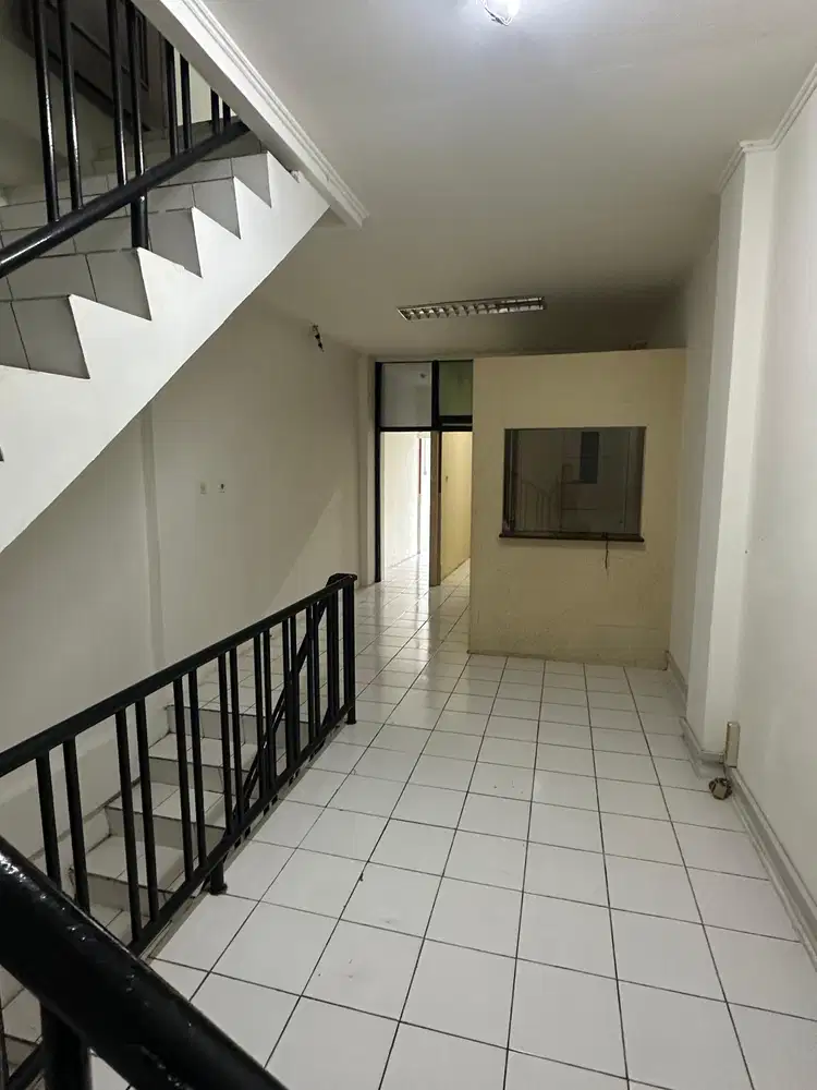 Ruko siap pakai 4 lantai di jl proklamasi jakarta pusat