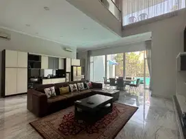 Full Furnish Rumah di Graha Family with Pool
