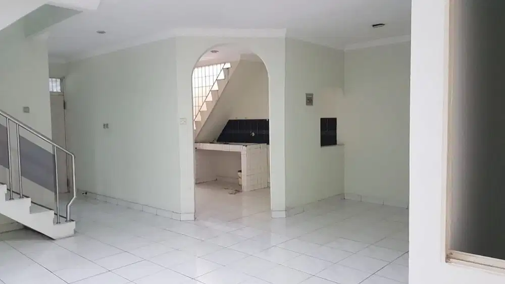 Disewakan Rumah 2 lantai siap huni di Taman modern cakung Dekat JGC