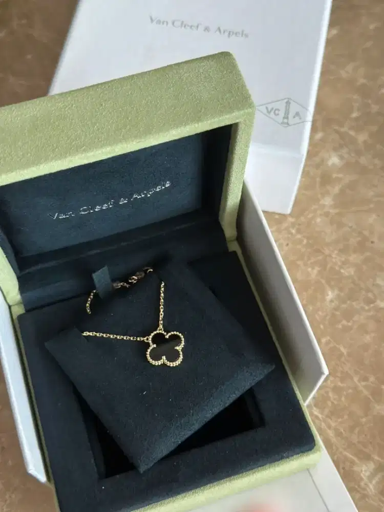 Van Cleef VCA Necklace Vintage Alhambra Pendant Onyx