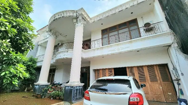 Rumah Puri Indah hadap Timur