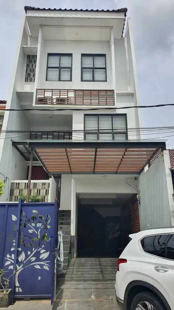 Rumah Minimalis Modern Siap Huni Dalam Komplek di Jakbar